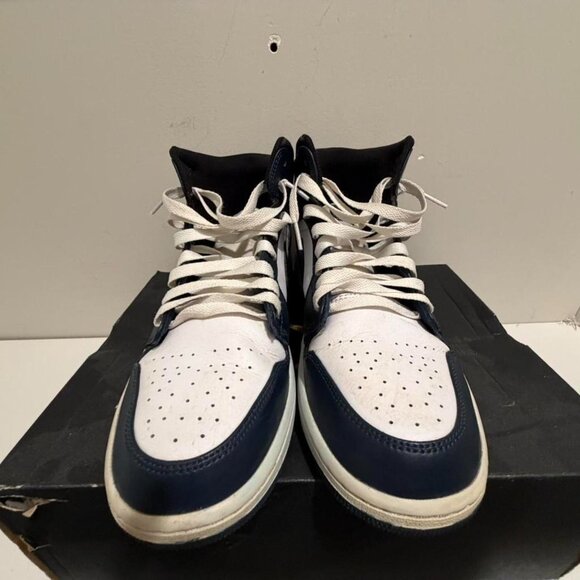 Jordan Men's Navy and Blue Trainers - Picture 3 of 6